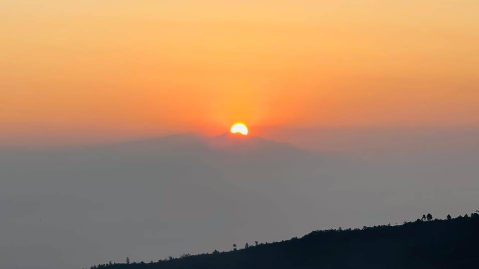 Kathmandu: Overnight Camping in Nagarkot with Bonfire
