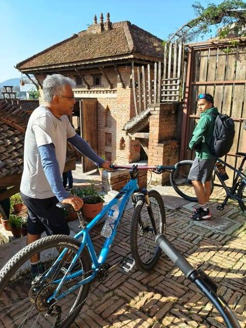 Kathmandu: Cycling Food Tour with Breakfast and Lunch