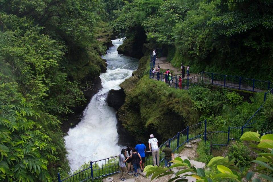 Pokhara: Guided City Tour with Phewa Lake Boat Ride