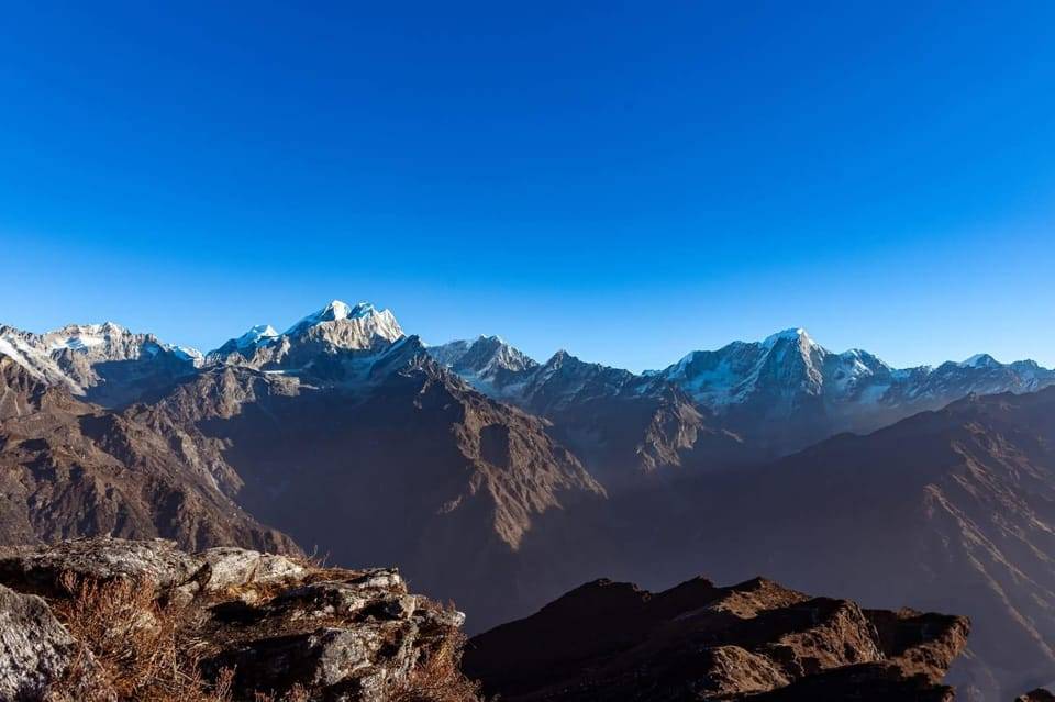 Kathmandu: Langtang Gosaikunda Trek guided by Local