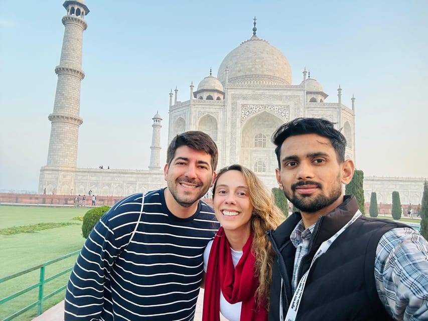 Agra: Taj Mahal Skip-the-Line & Guided Private 3 Hours Tour