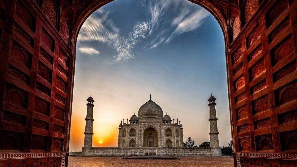From Delhi: Taj Mahal & Agra Tour with Lunch at 5 * Marriott