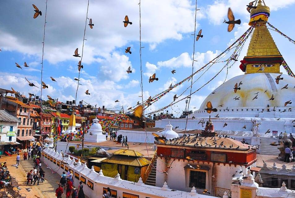 Kathmandu: Early Morning Temple & Stupa Tour with Coffee