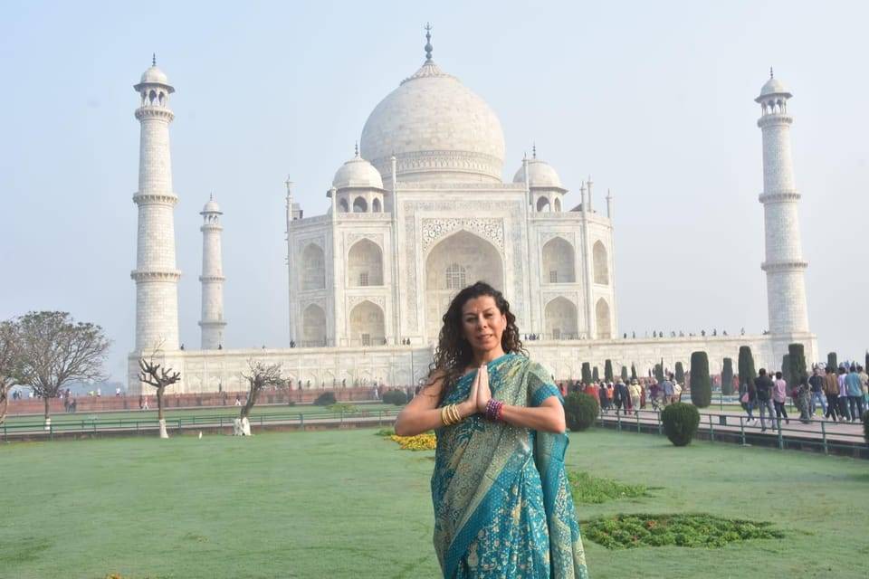 Book Fast-Track Tickets to Taj Mahal – No Waiting with Guide