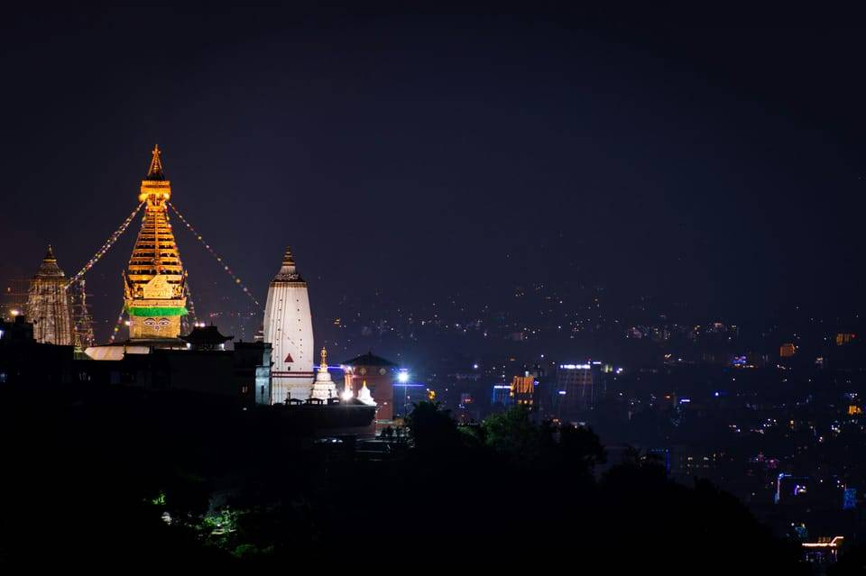 Kathmandu: Swayambhunath Evening Tour with Art Gallery Visit