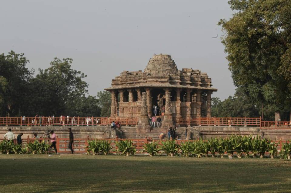 Ahmedabad: Patan & Modhera Guided Tour
