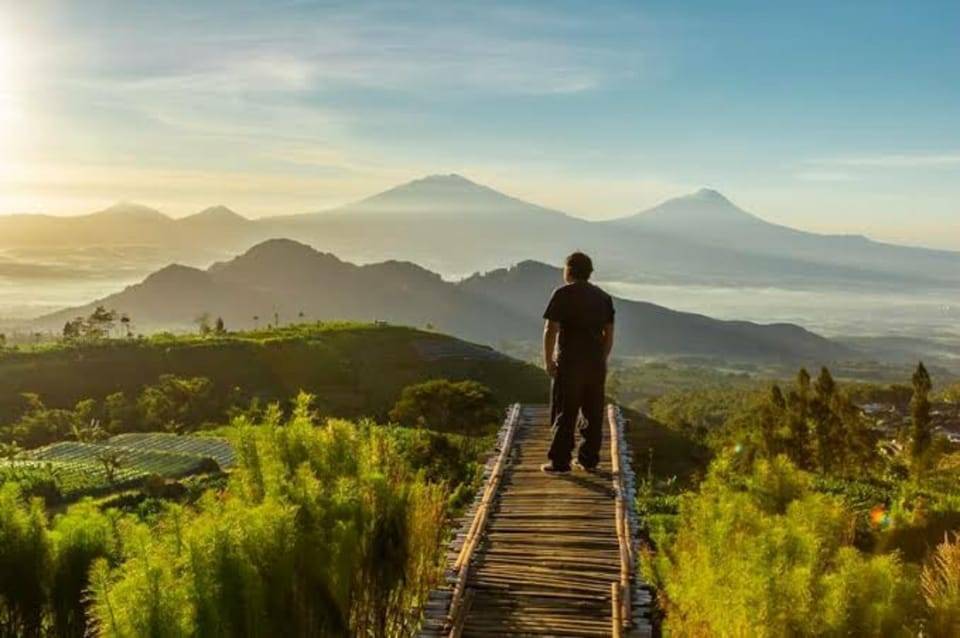 YOGYAKARTA: SILANCUR HIGHLAND/NEPAL VAN JAVA/BOROBUDUR