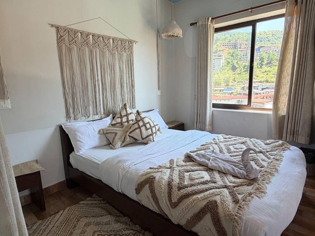 Modern Private Room Near Phewa Lake