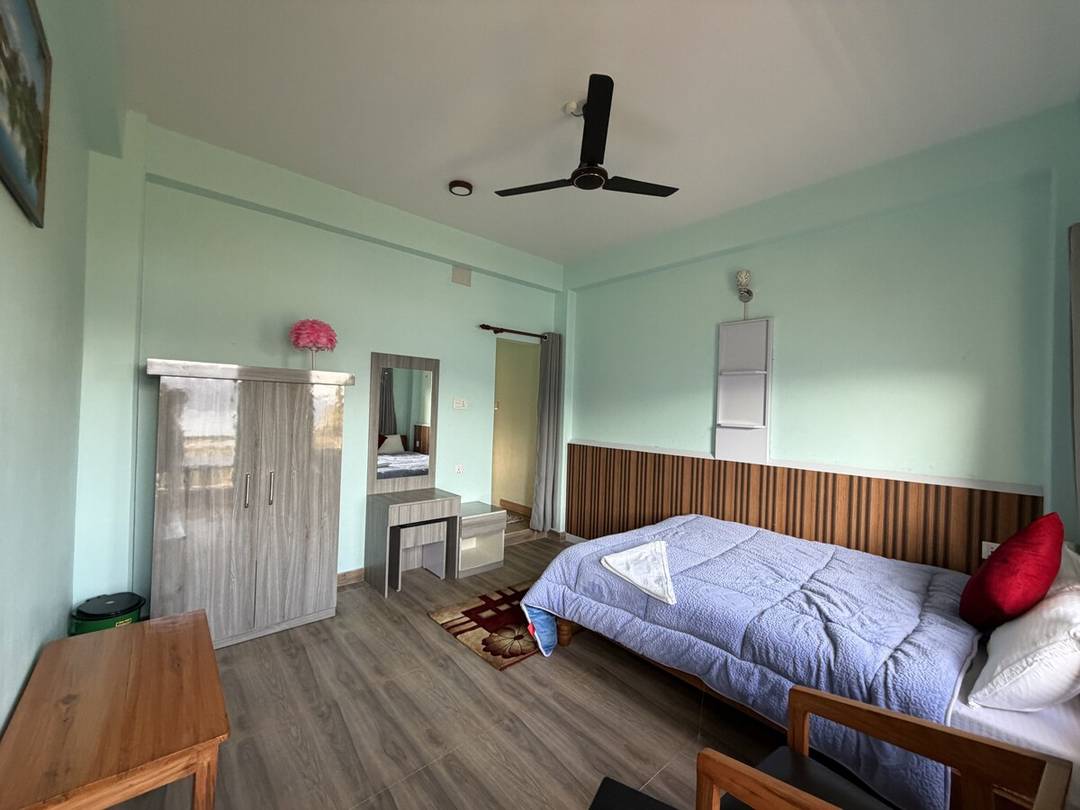 Room w/ Balcony View in Pokhara Lakeside — photo