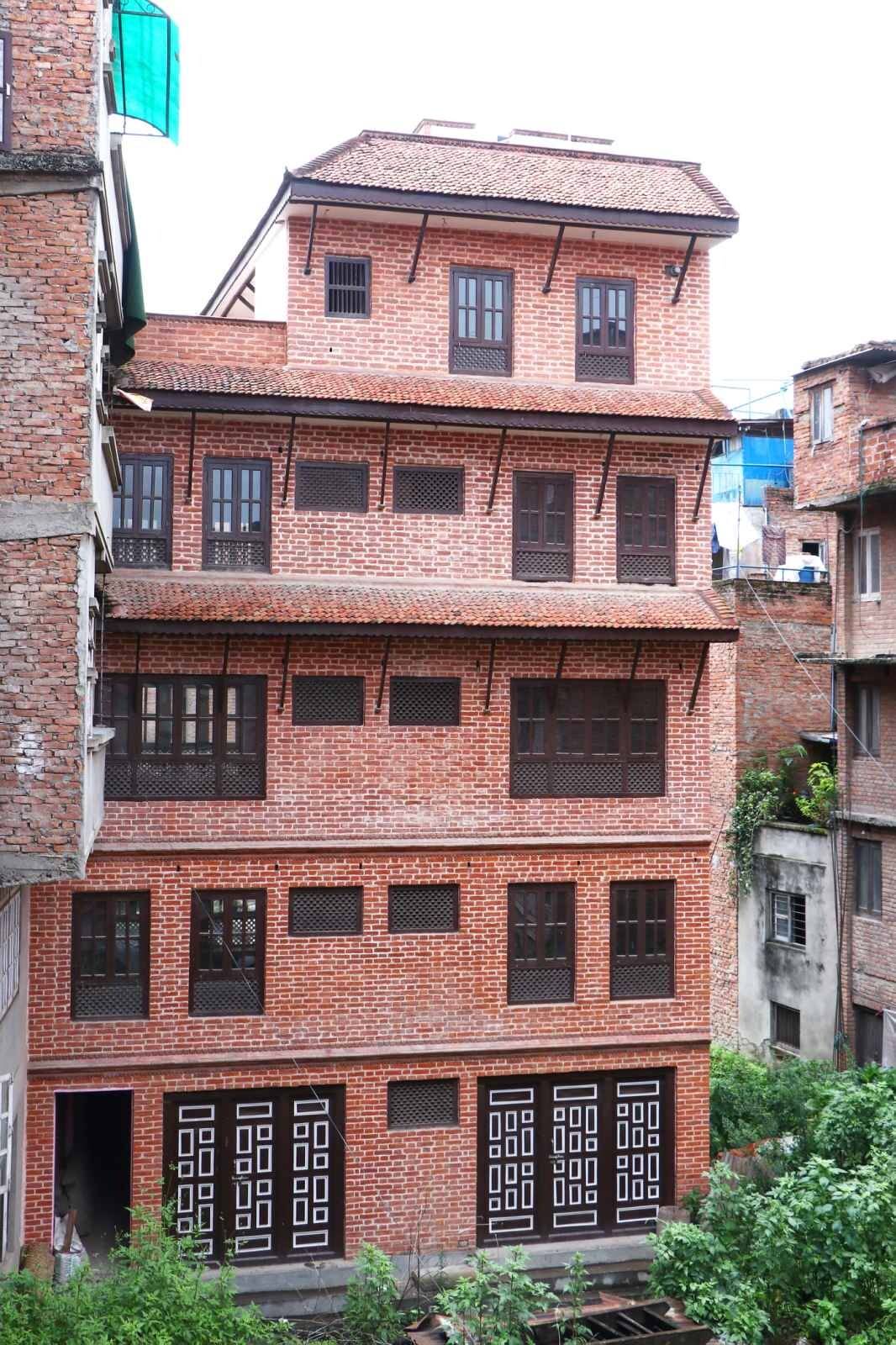 Queen size bedroom in Patan Pilachhen Community — photo