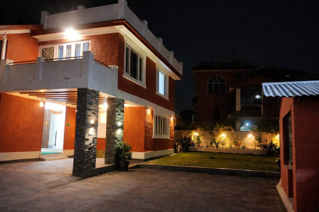 Luxury Bed in Villa with Attached Bathroom — photo