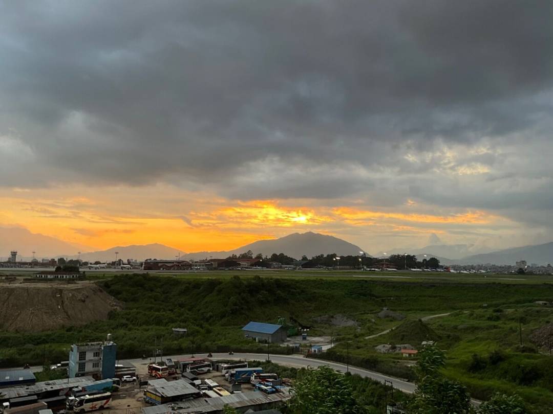 Airport view stay — photo
