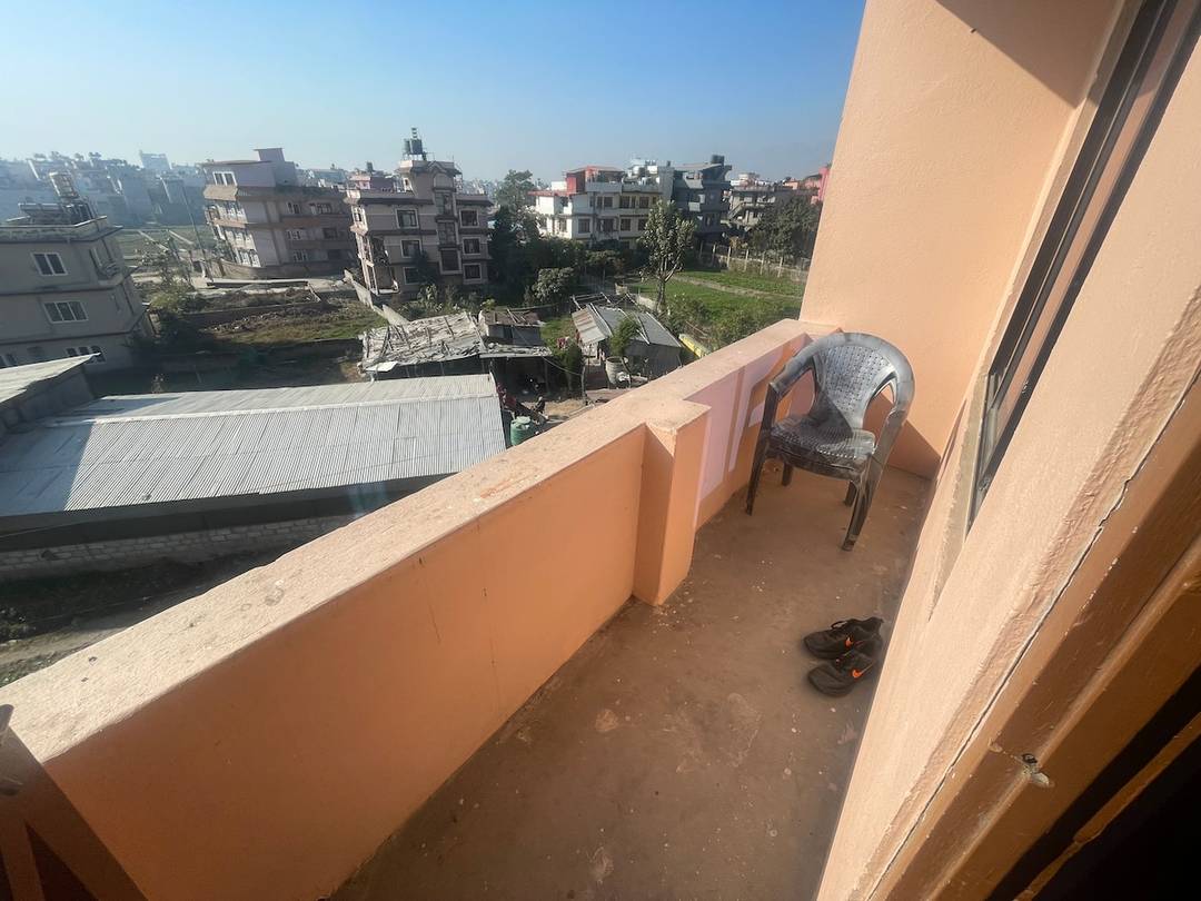Jake's kitchen and bedroom with sunny balcony — photo