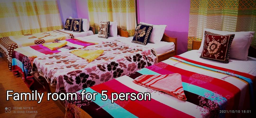Room for 5 guest with 2 attached bathroom — photo