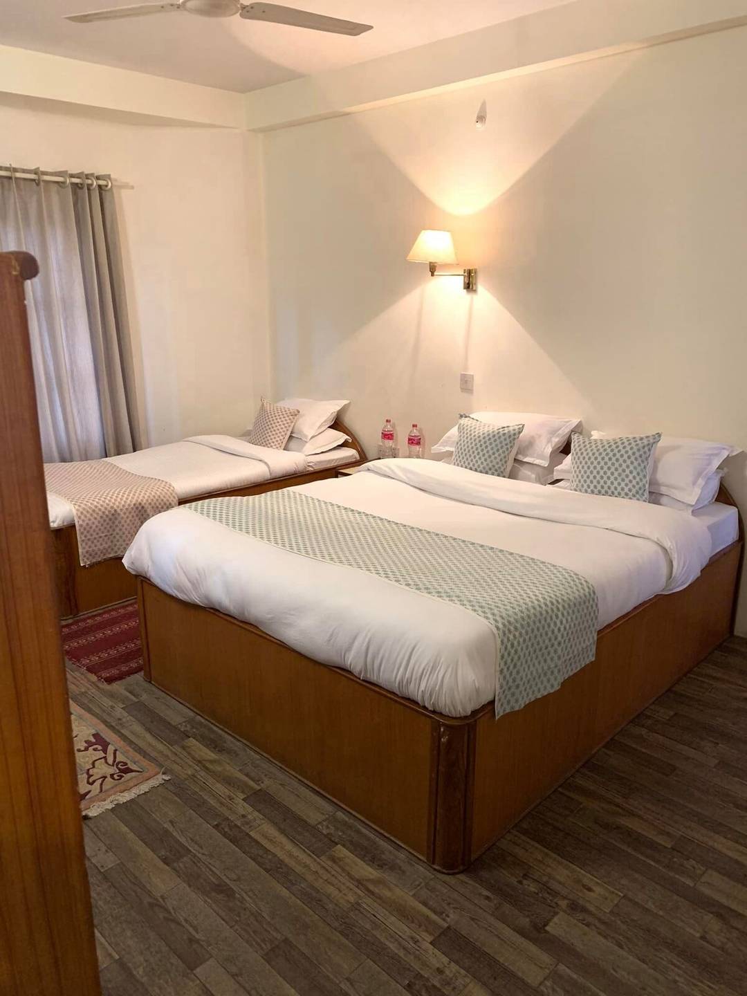 Clean & Safe Stay at Lakeside. — photo