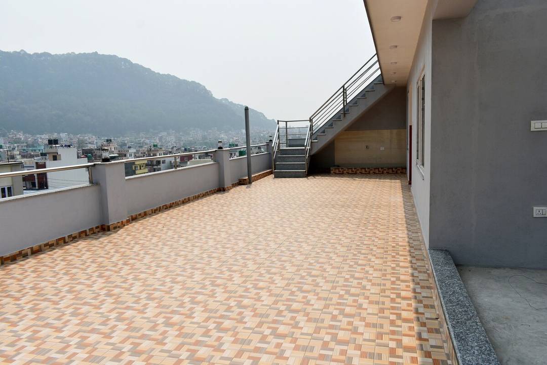 Top Room with City View — photo