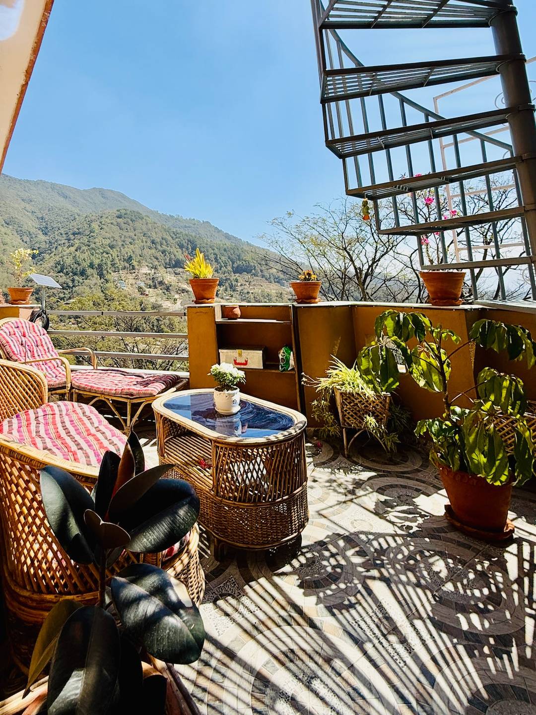 Perched on a mountain top, breathtaking city view. — photo