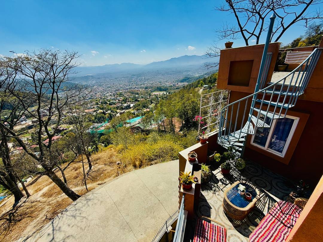 Perched on a mountain top, breathtaking city view. — photo
