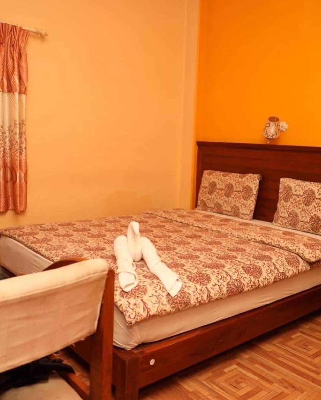 welcome to hotel arizona just 100M from lake. — photo