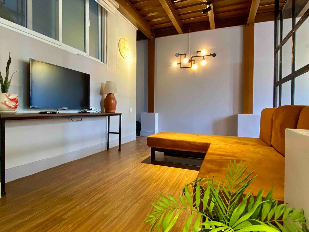 Charming 750 sq ft. Industrial studio apartment — photo