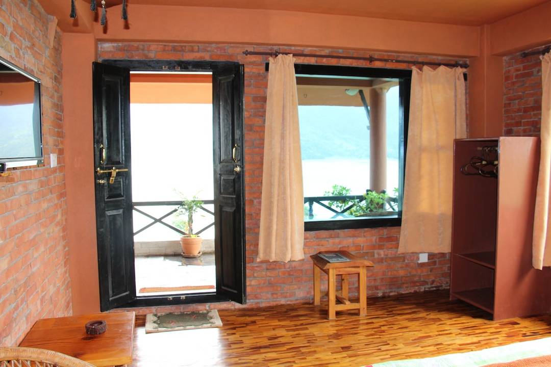 The Ganesh Room: Beautiful Lakeview Private Room — photo