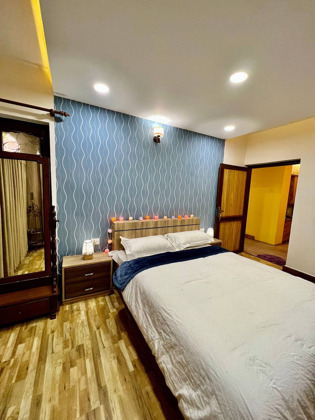 SM homes-Lovely 2 bedroom condo with free parking. — photo
