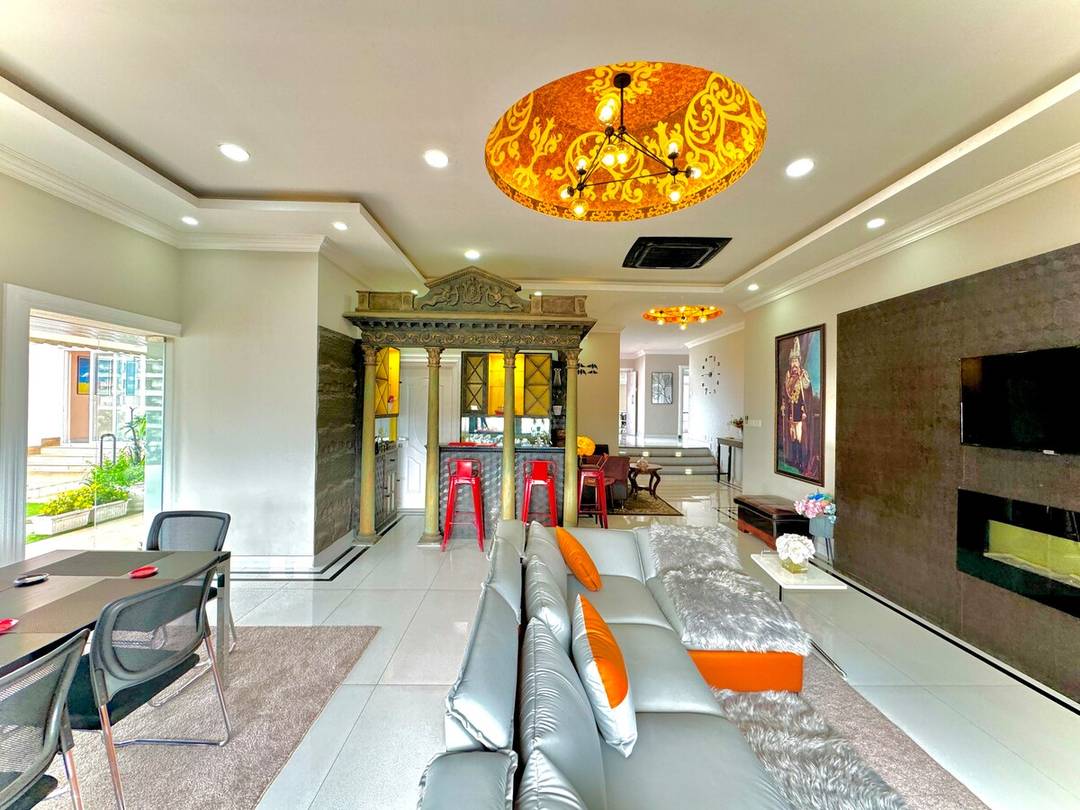 Elite Penthouse Sky-high Luxury. — photo