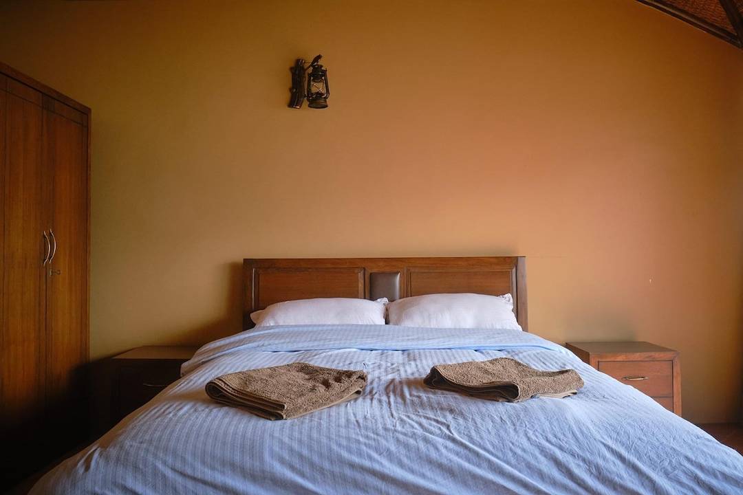 Zorba-Rooms by the .lake.