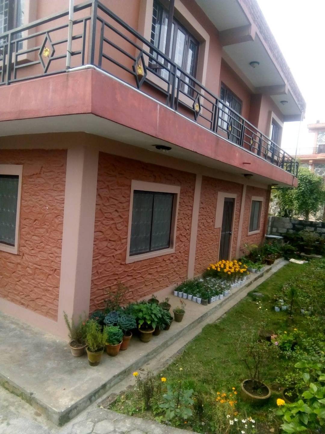 House with Beautiful Garden, Natural beauty!! — photo