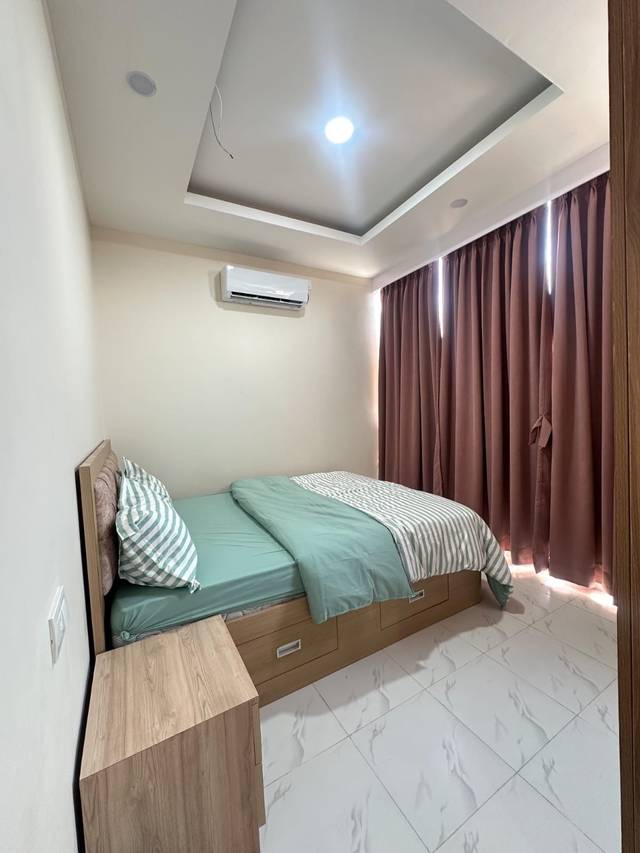 Medium Studio-7 (Queen Bed+Sofa Bed + Workstation)