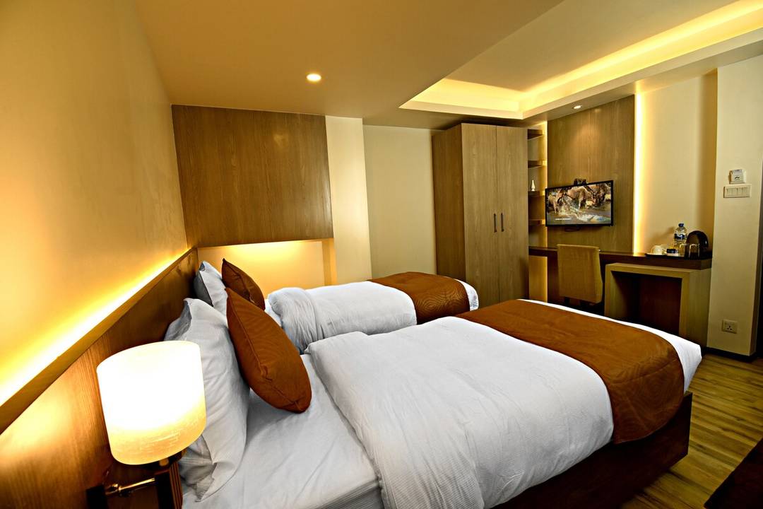 Deluxe Twin Room at The Milestone Hotel — photo