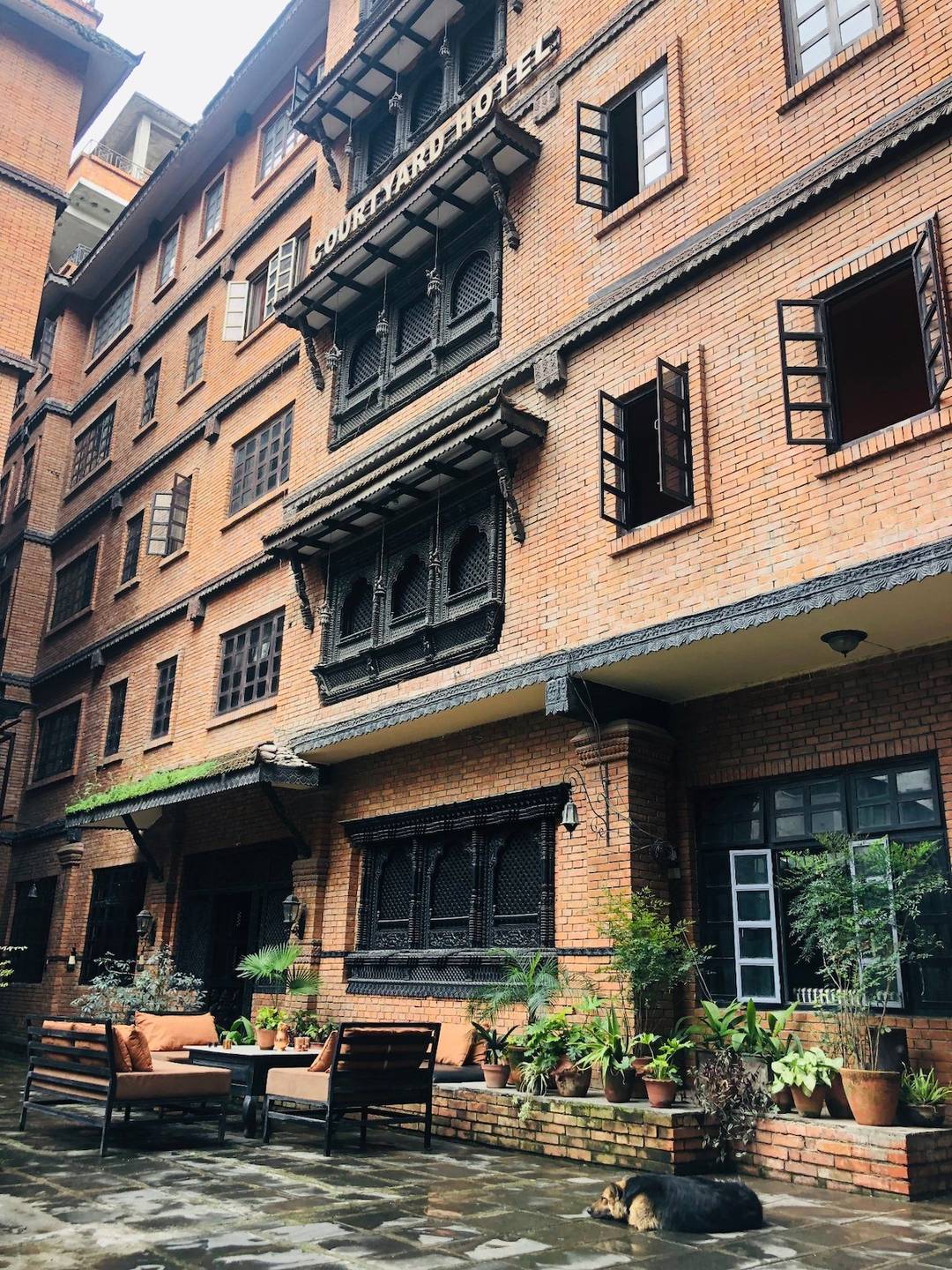 Courtyard Pujan Suite Room — photo