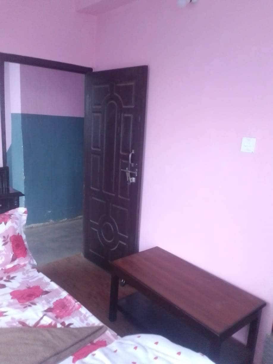 Private room with attached bathroom — photo