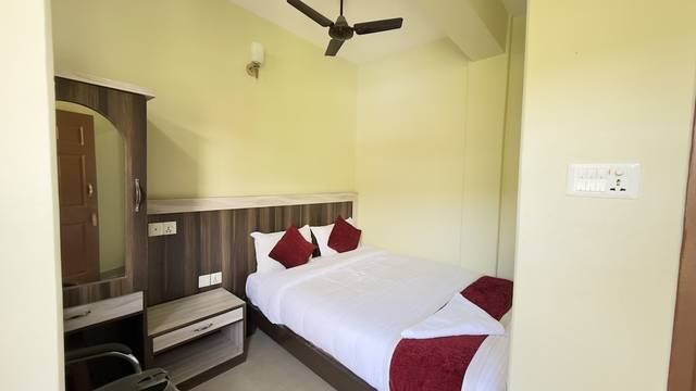 Quiet King Room with Private Bathroom