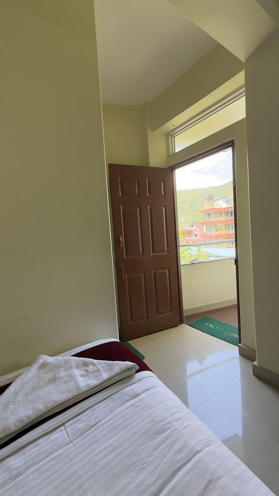 Quiet King Room with Private Bathroom — photo