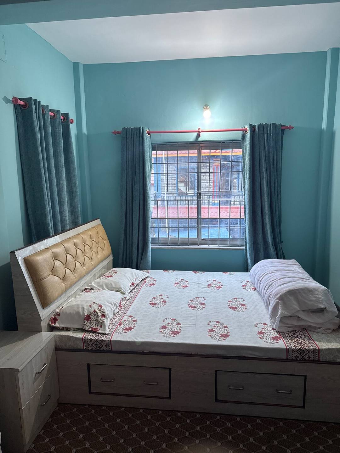 Cozy and clean bedroom — photo