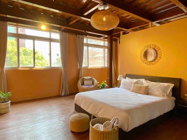 Spacious 750 sq ft. Industrial BOHO studio