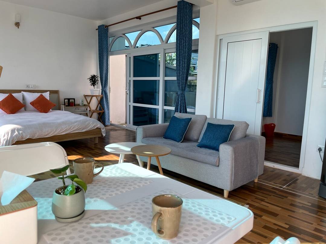 Bright Sunny studio apartment with Mountain view. — photo