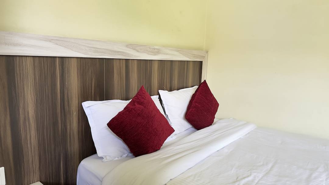 Comfortable Room with Private Bathroom — photo