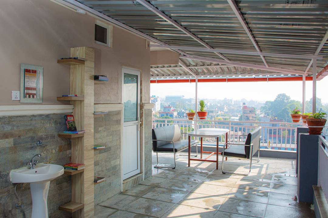 Lotus: Cityscape Apartment — photo