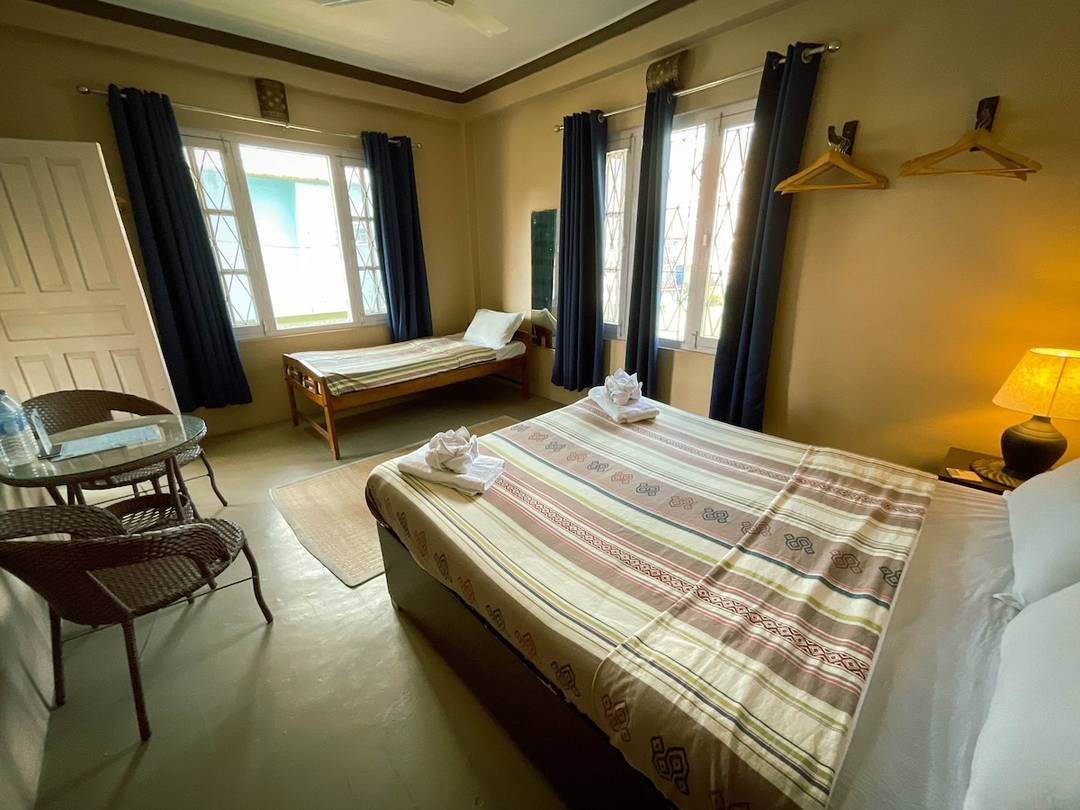 New Hotel Castle / Queen & Twin Room — photo
