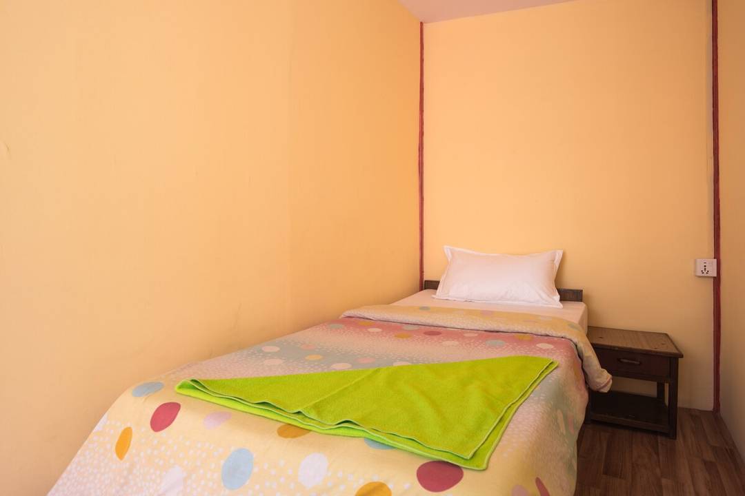The Beehive, private rooms for budget travelers — photo
