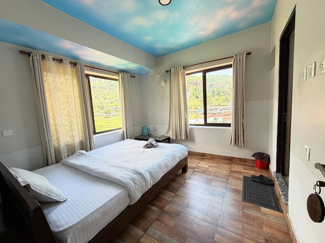 Cozy Private Room in Lakeside Pokhara — photo