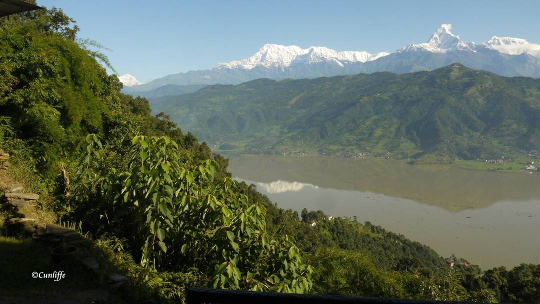 Peace Dragon Lodge. Double bed. Mountain views. — photo