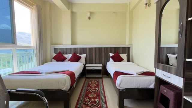 Room For 3 w/Private Kitchen & Attached Bathroom
