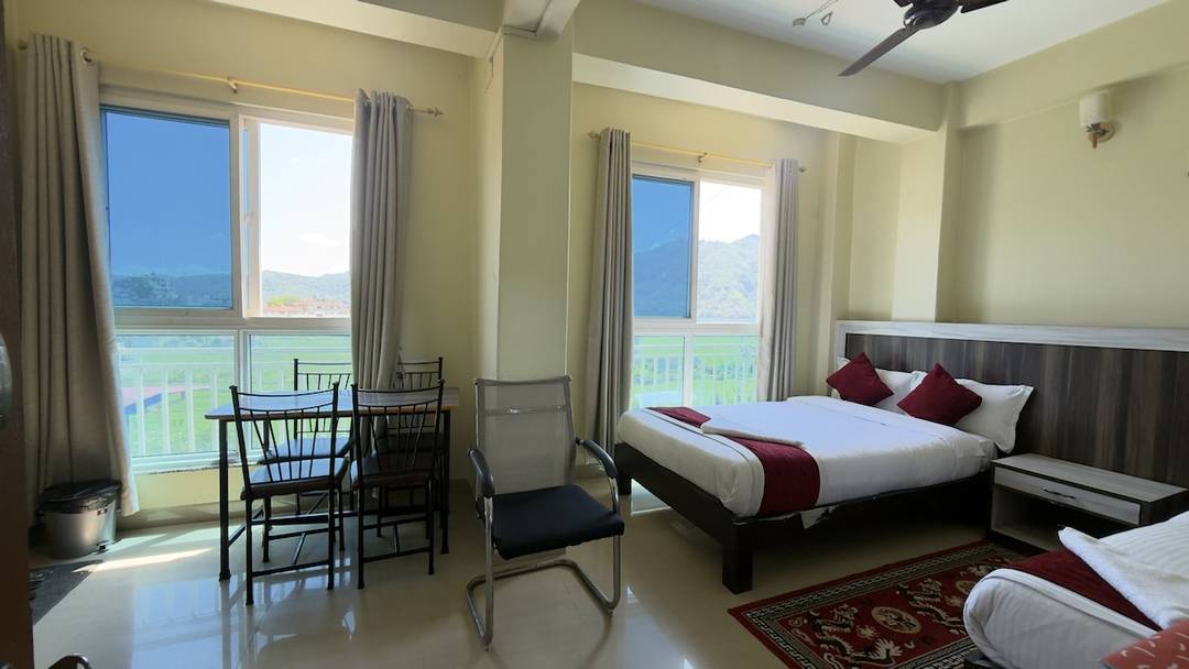 Room For 3 w/Private Kitchen & Attached Bathroom — photo