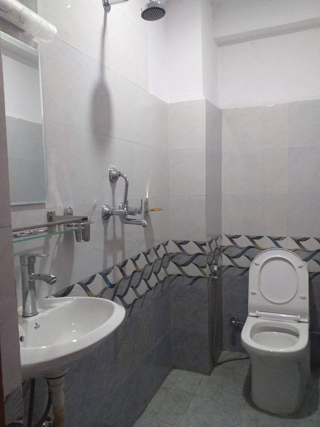Double bedroom with attach bathroom — photo