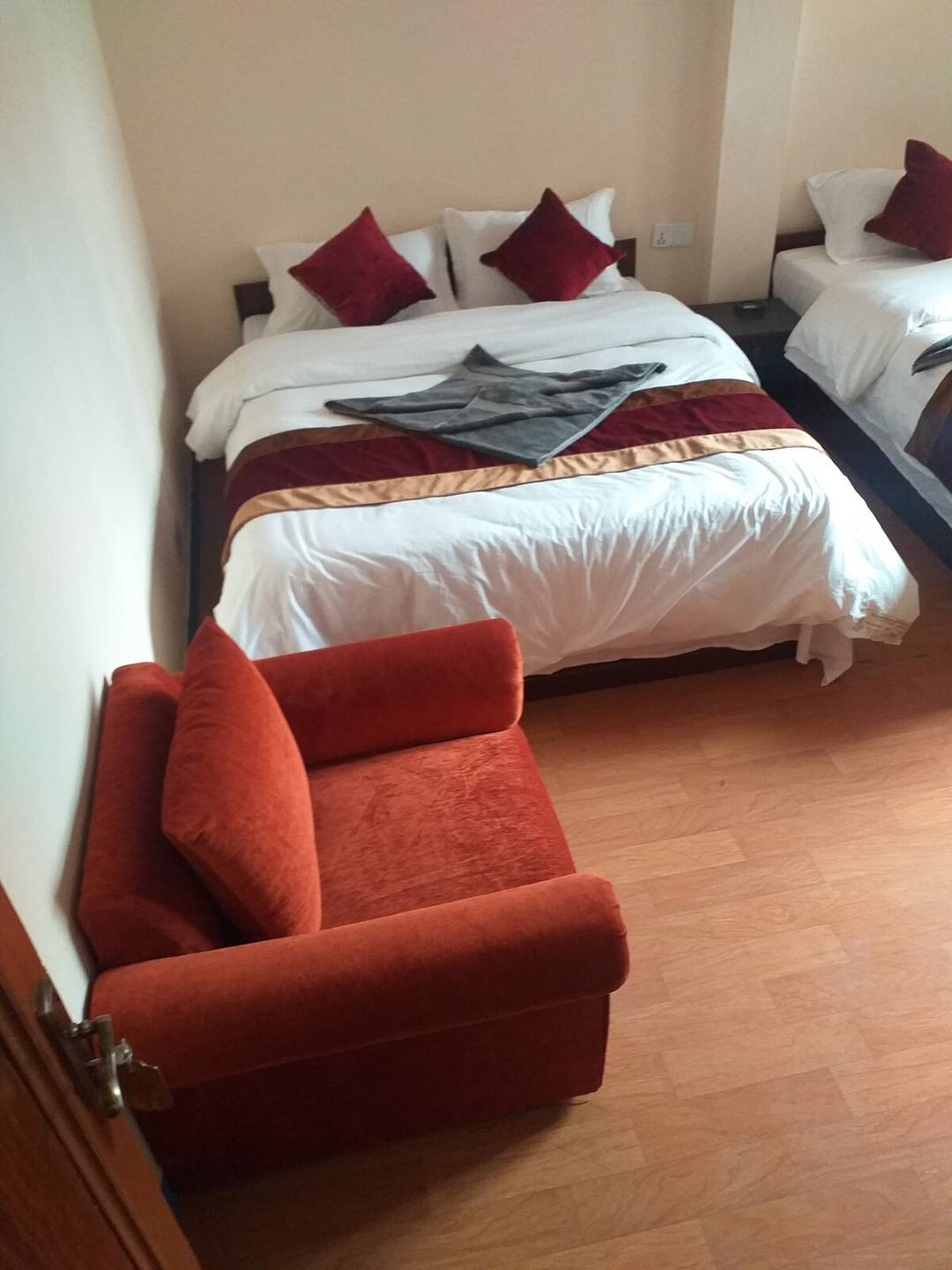 Double bedroom with attach bathroom — photo