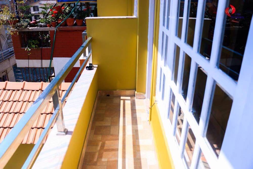 Sweet sunny studio/private balcony — photo