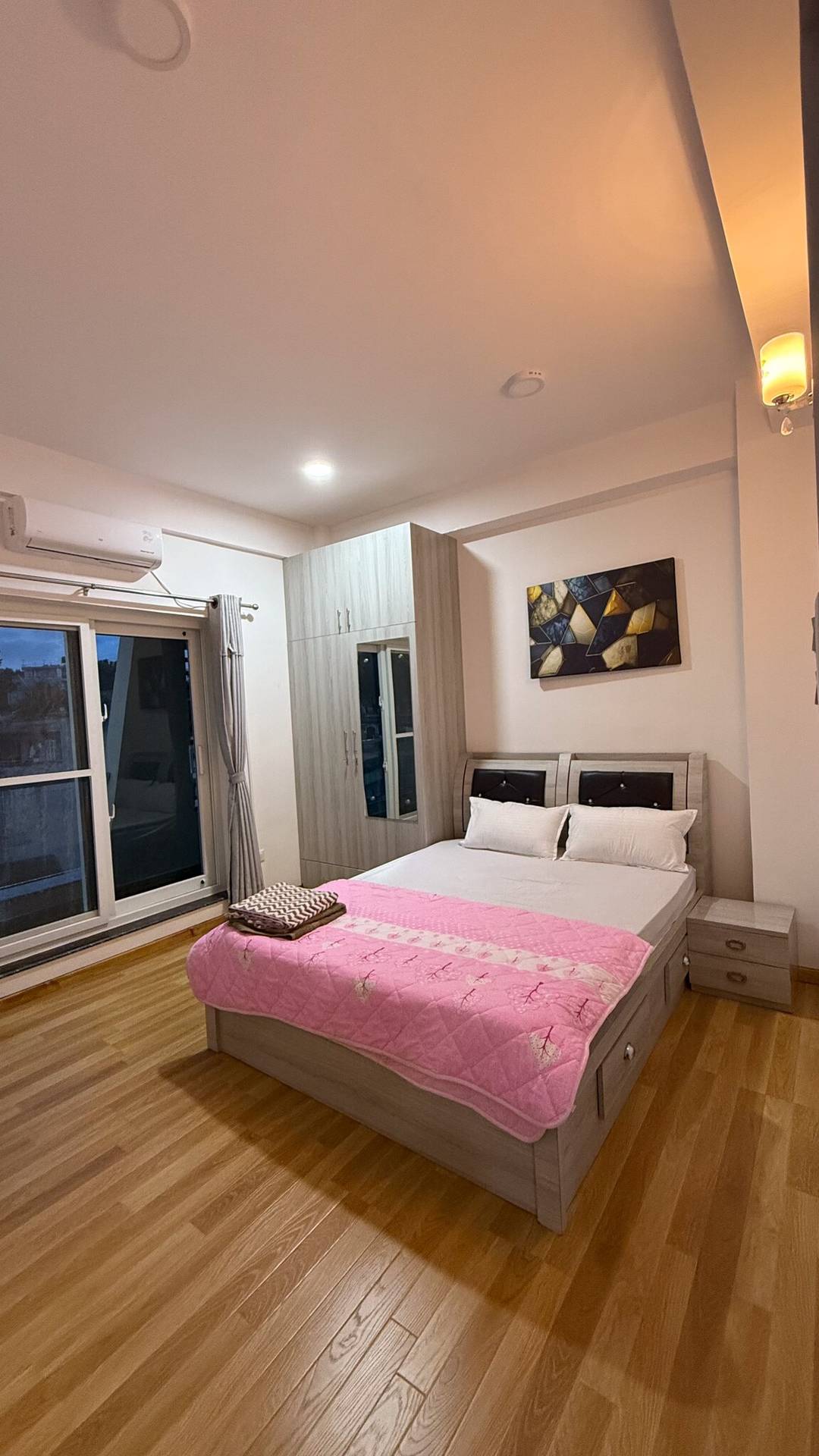 The Crazy's Apartment — photo